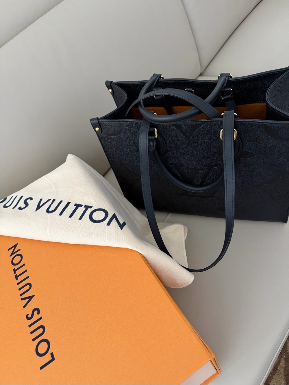 Louis Vuitton Black Monogram tote Bag On The Go MM (medium size) - Picture 8 of 10